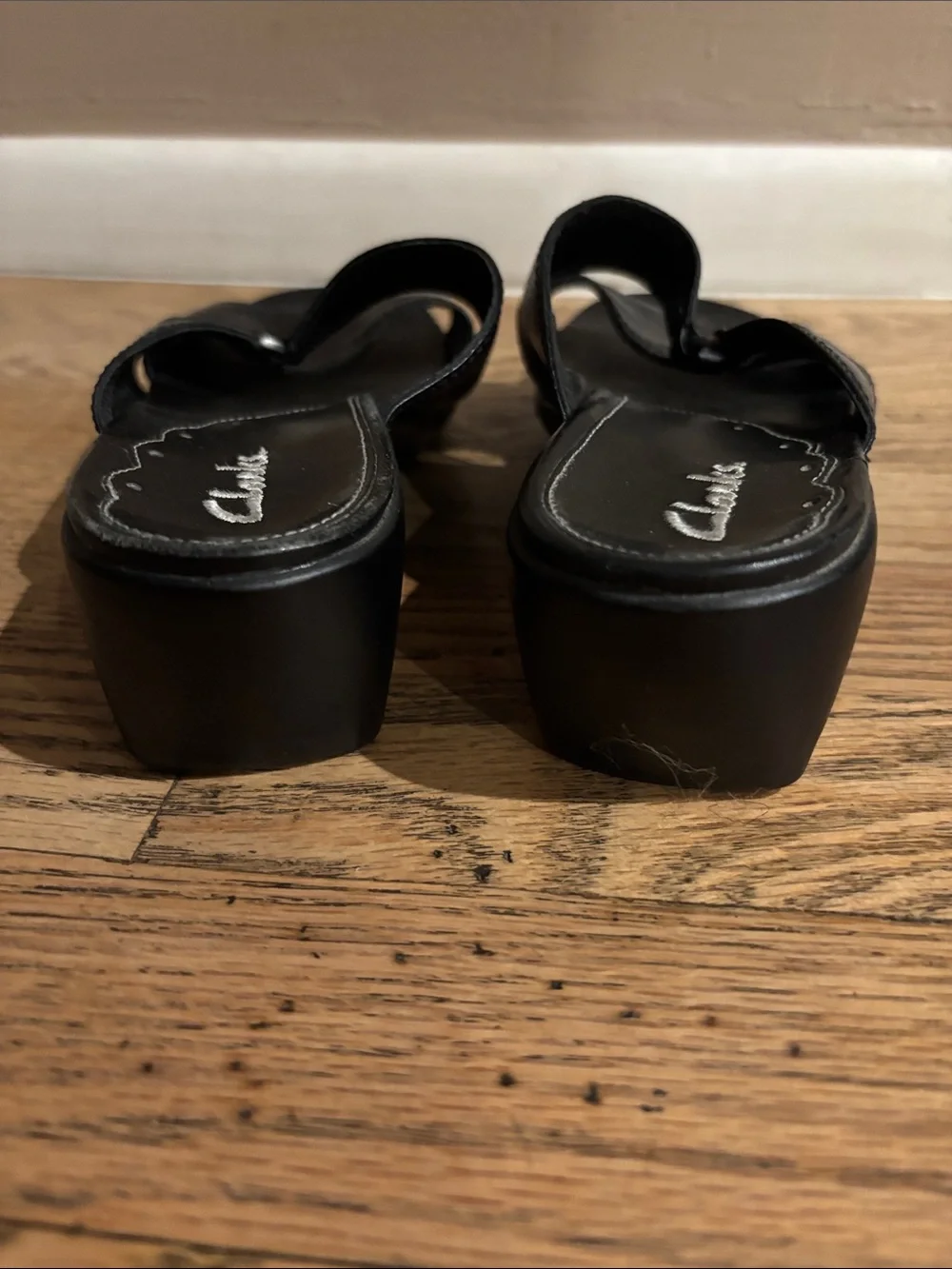 Clarks Black Leather Slip-On Slide Mules/Sandals, Sz 8W EXCELLENT CONDITION